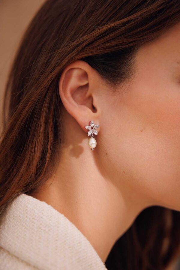Emmy Ear Rhodium-Pearl/Crystal